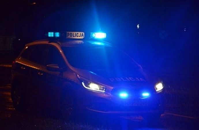 Do nietypowej interwencji zostali wezwani węgorzewscy policjanci. Musieli uwolnić kierowcę samochodu dostawczego, który zatrzasnął się na „pace”.